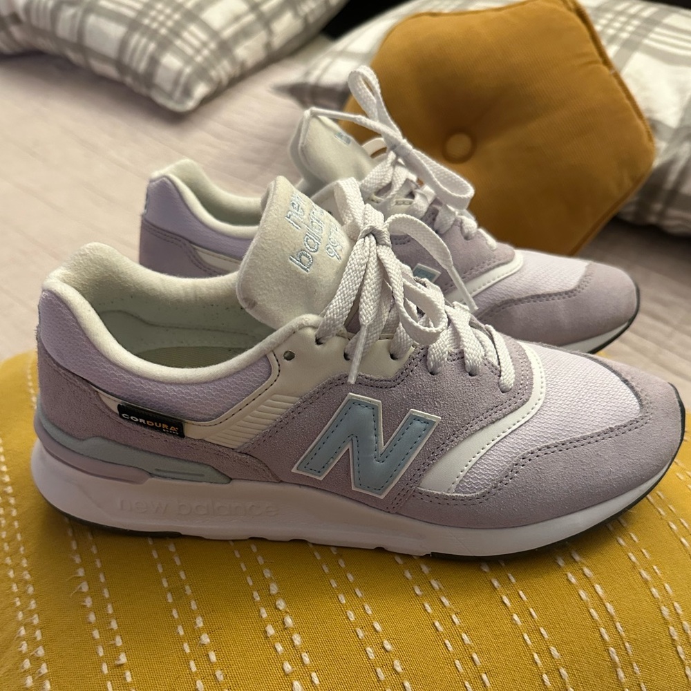 New Balance 997H Women's Sneakers  - Lavender and White